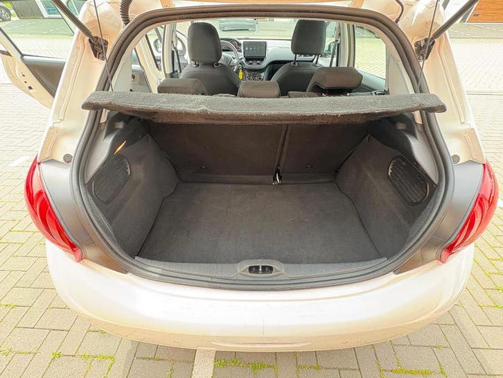 Peugeot 208 1.2 PureTech Blue Lion 6
