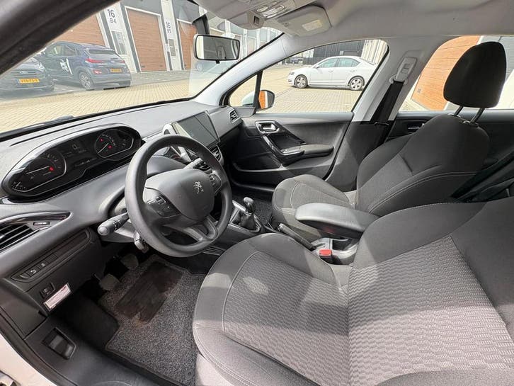 Peugeot 208 1.2 PureTech Blue Lion 7