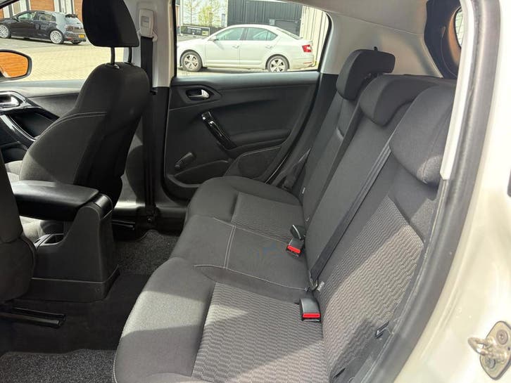 Peugeot 208 1.2 PureTech Blue Lion 13